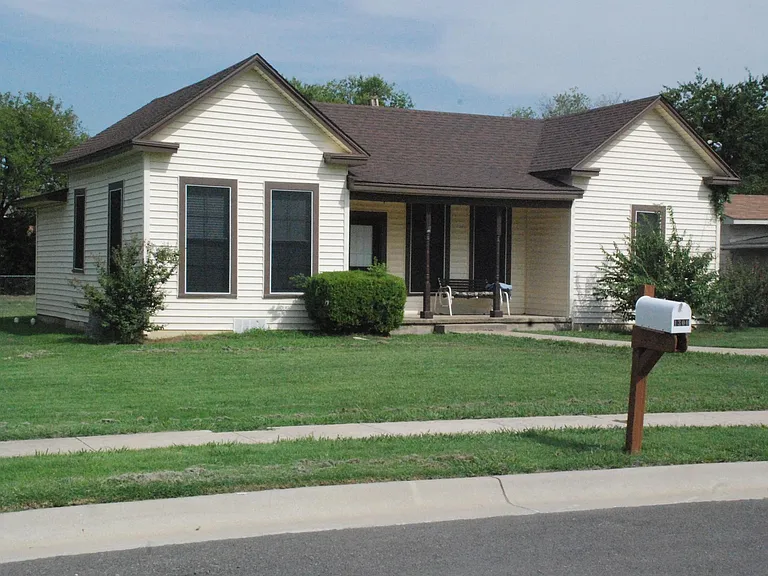 1300 Blackford Oakes — Photo 1