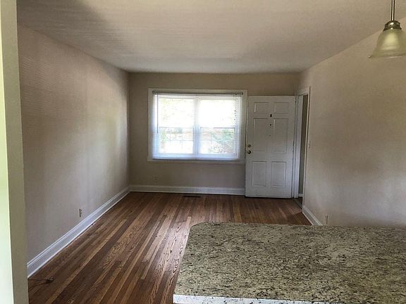 3rd image of 854 Louise Cir #D
