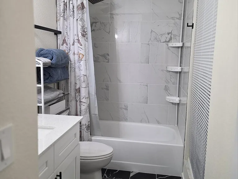 7411 Colony Cove Ln — Photo 17