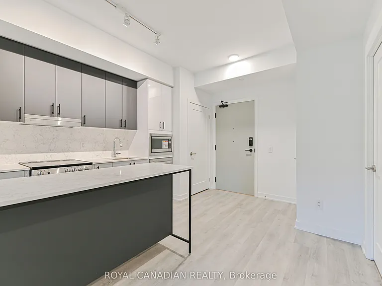 5105 Hurontario St #104 — Photo 10