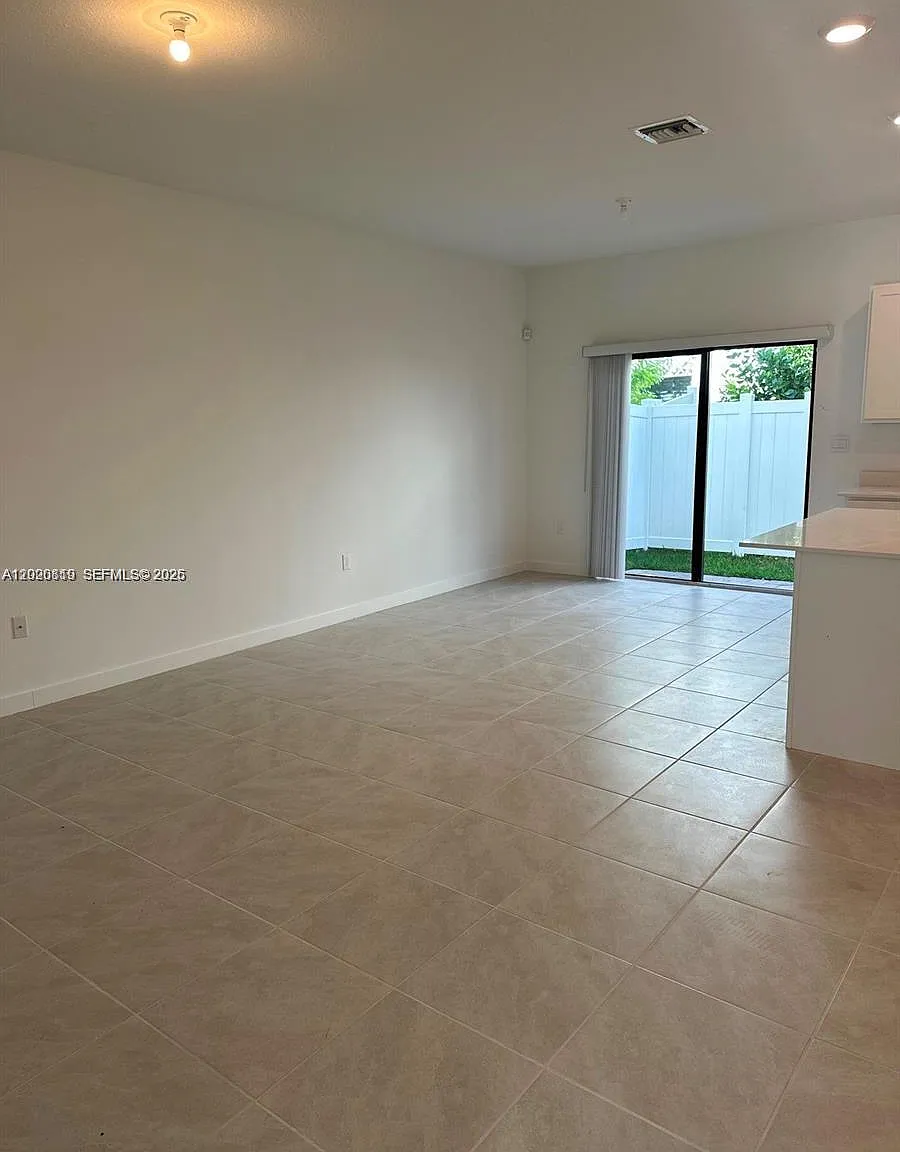 3 bed, 2.5 bath, $2,500 — Photo 3