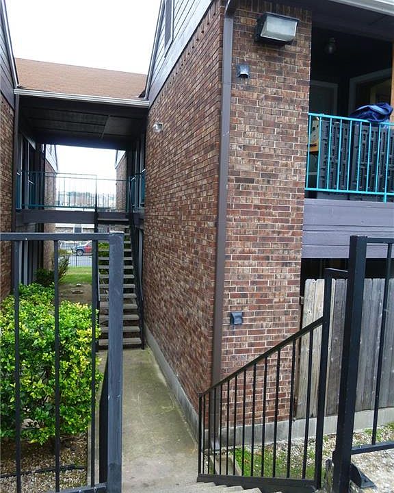 1st image of 1840 Burton Dr APT 101