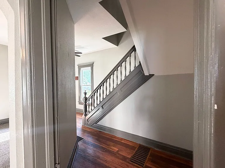 913 W Montgomery St — Photo 7