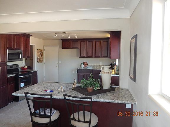 kitchen/dining off carport
