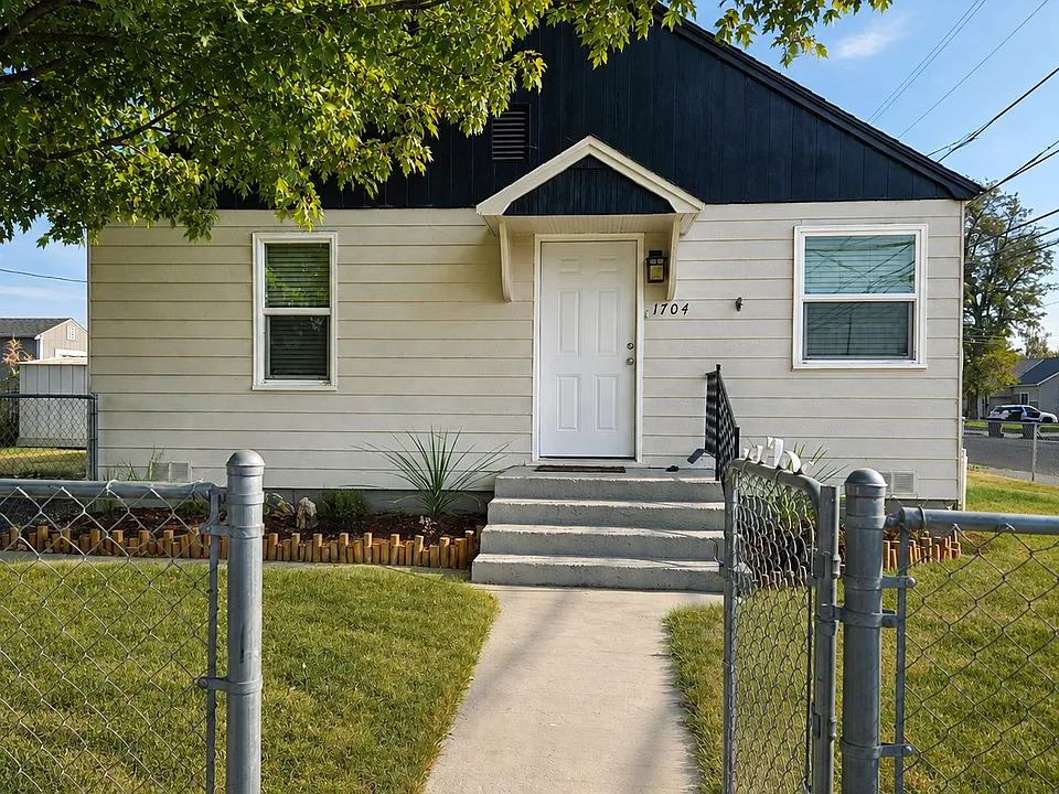 1704 Walla Ave