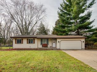 533 Hut West Dr, Flushing, MI 48433