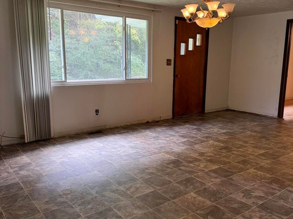 778 Upper Blackberry Rd, Ransom, KY 41558