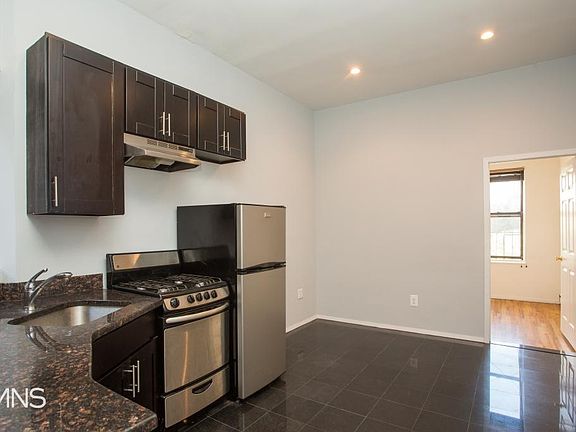 5th image of 310 W 49th St APT 1D