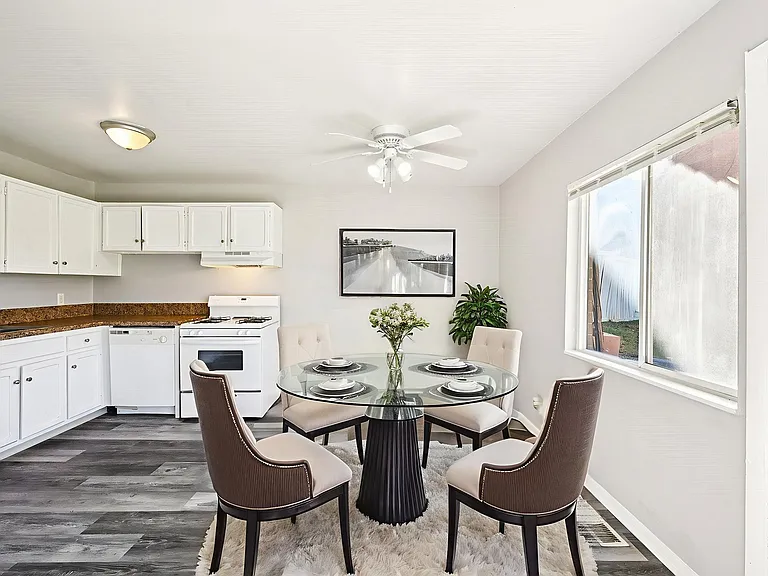 Lakeside Villas — Photo 19