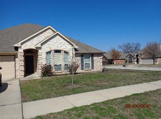521 J R Stoff Dr, Azle, TX 76020