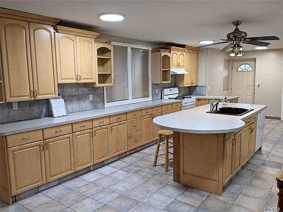 4th image of 32-14 202nd St