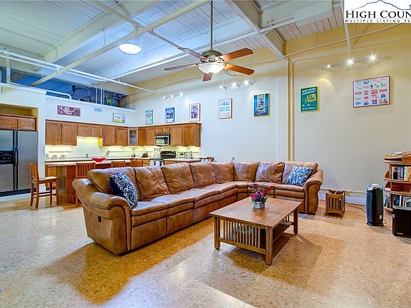 4th image of 215 S Jefferson Avenue #215