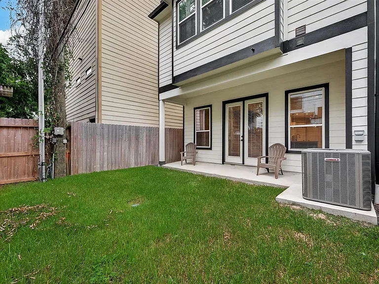 4309 Dickson St #B — Photo 48