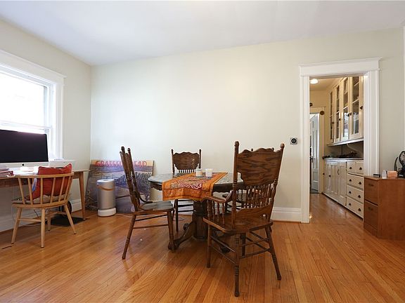 5th image of 294 Laburnam Cres