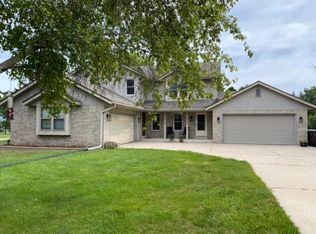 4910 S Sunnyslope Rd, New Berlin, WI 53151
