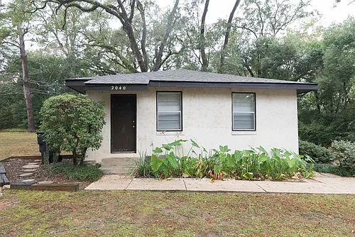 2040 Hollywood Dr Photo 1