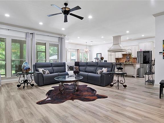 4th image of 35345 Shenandoah Dr