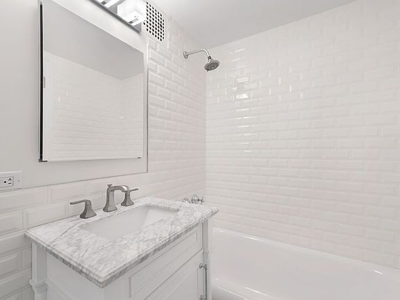4th image of 5 Tudor City Pl APT 215