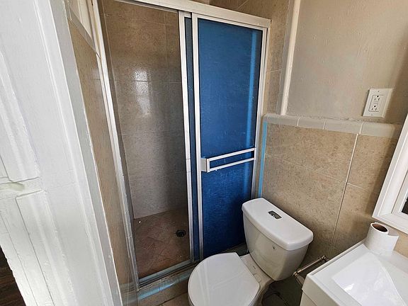 3rd image of 8001 Alameda Ave APT 1
