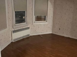 31 W 52nd St, Bayonne, NJ 07002