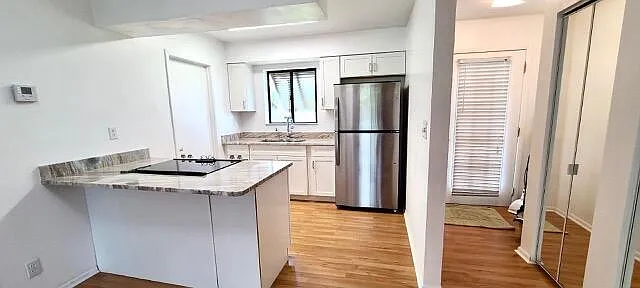 2 bed, 1.0 bath, 952 sqft, $2,000 — Photo 2