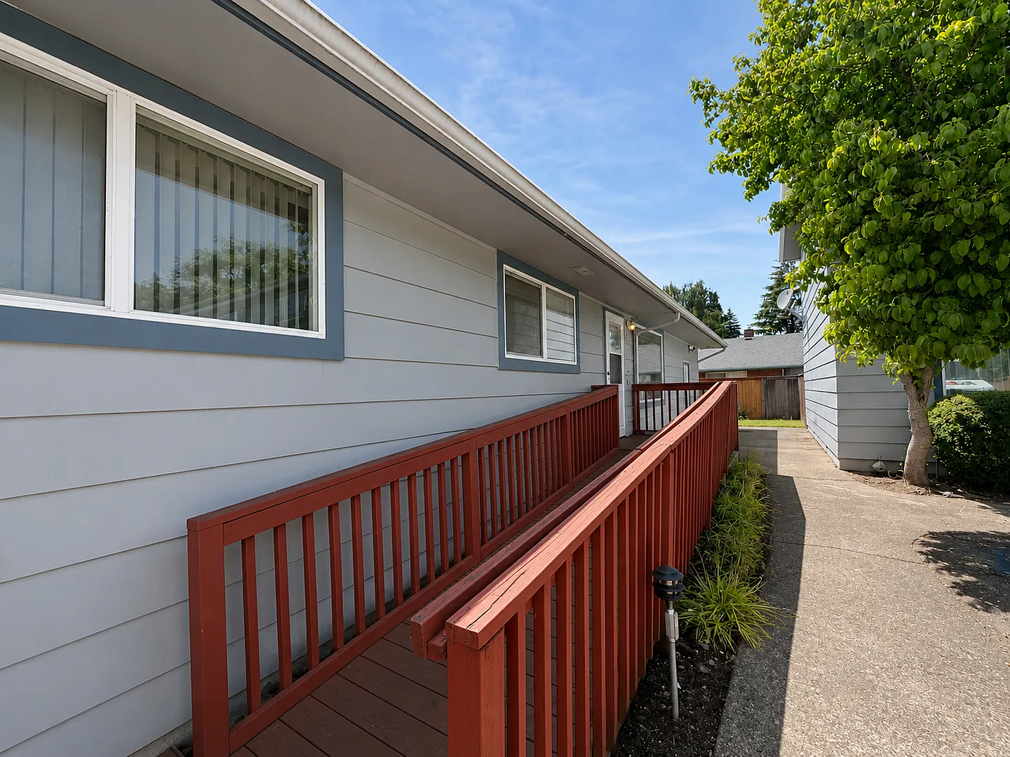 Charming 2 Bedroom Unit In Ne Portland Water/ Sewar & Garbage Paid For — Photo 1