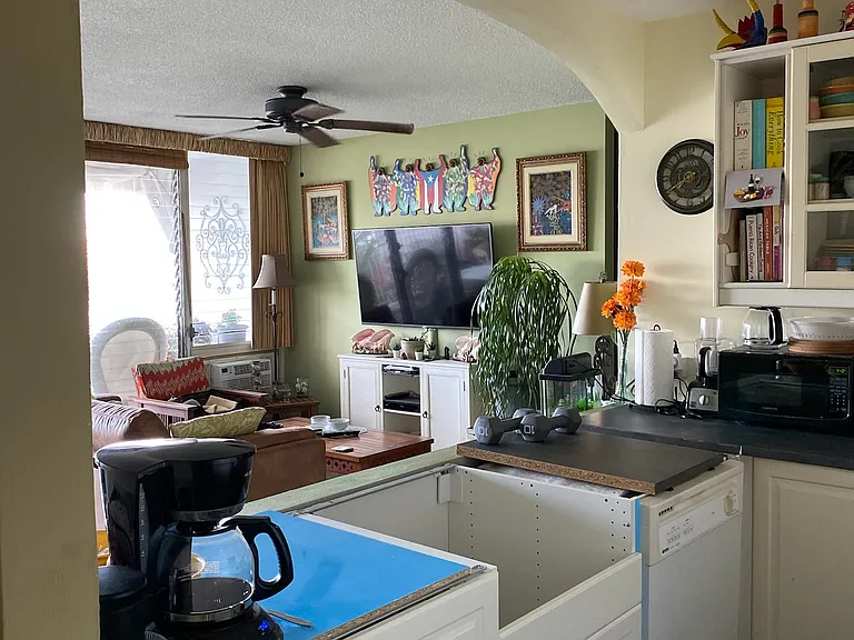 890 Avenue Ashford #4G — Photo 6