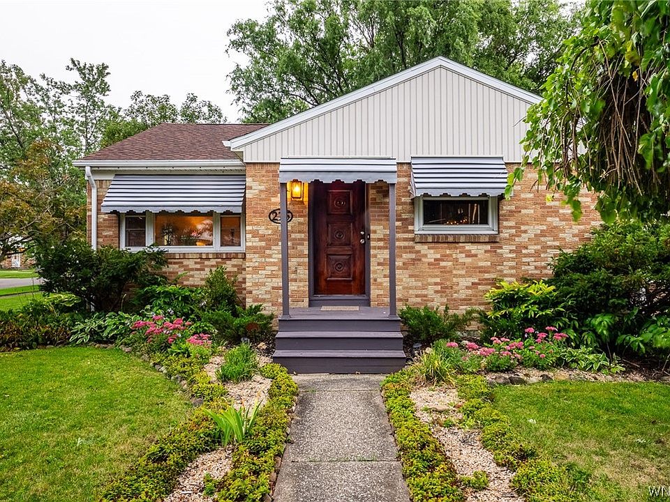 1st image of 215 McNaughton Ave