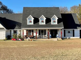 104 Fossil Ct, Springtown, TX 76082