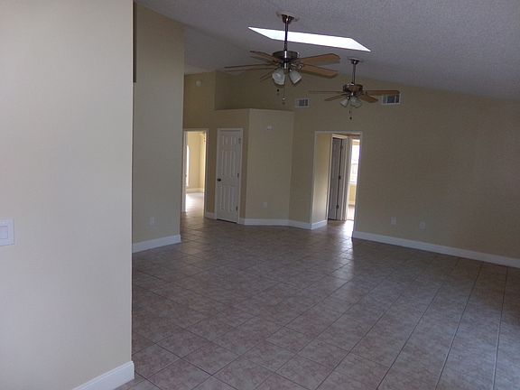 4th image of 3821 Creek Way Ct