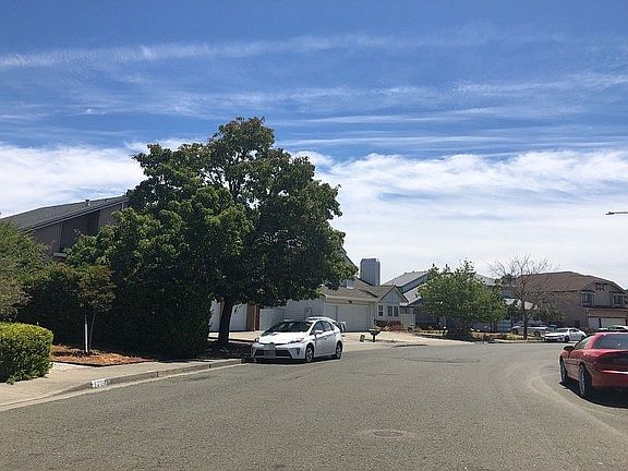 4th image of 155 Westport Ln