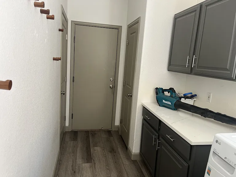 317 Victoria St — Photo 27