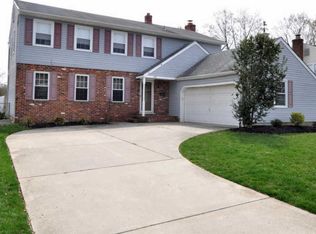 165 Briarwood Rd, Mount Laurel, NJ 08054