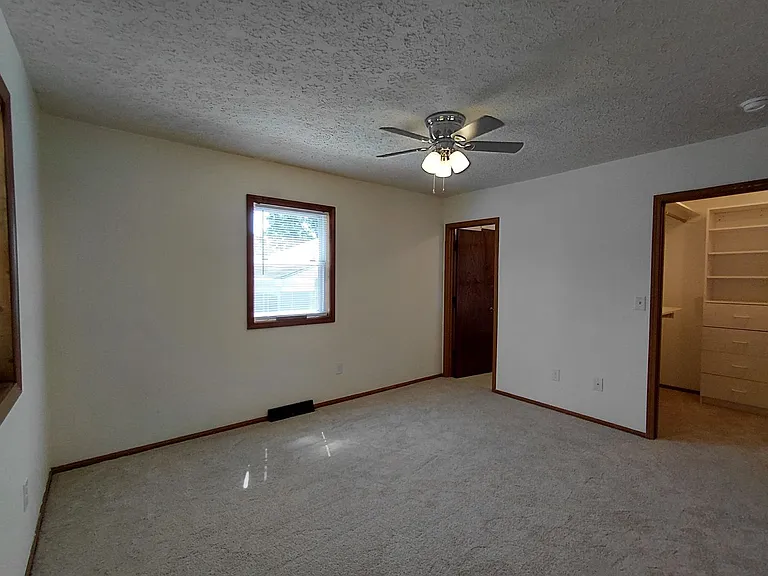 109 Vaughan Ct — Photo 23