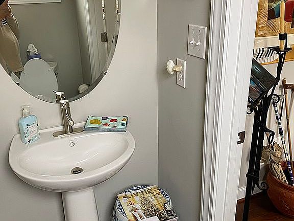 5th image of 4223 Greenview