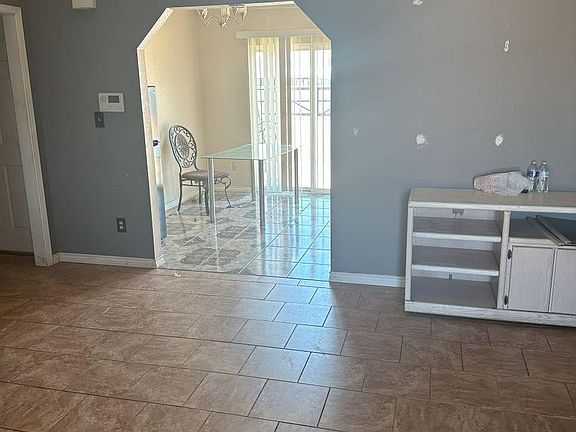 5th image of 2106 Iris St
