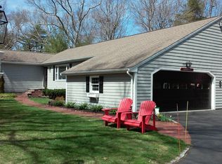 2 Mast Hill Rd, Hingham, MA 02043