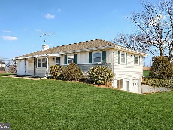 3rd image of 525 Bahns Mill Rd