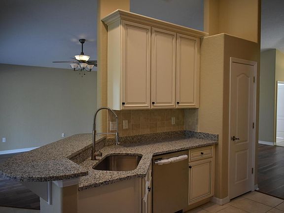 5th image of 15 Old Creek Cir