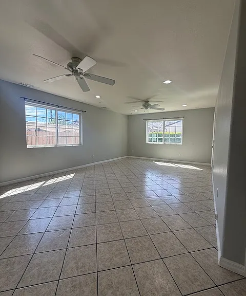 117 N Barbara Ave — Photo 8