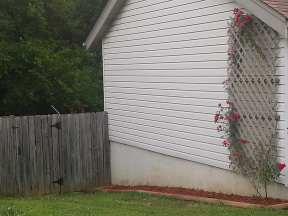 Side with gate to back yard