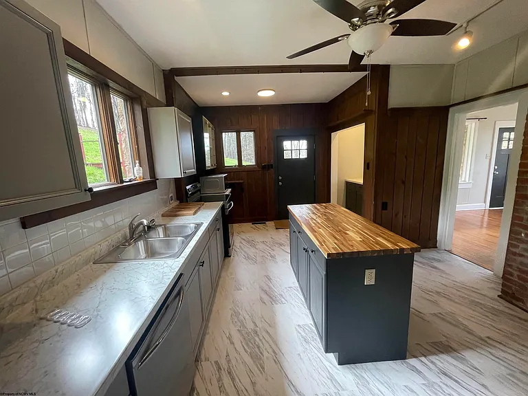1440 Stewartstown Rd — Photo 5