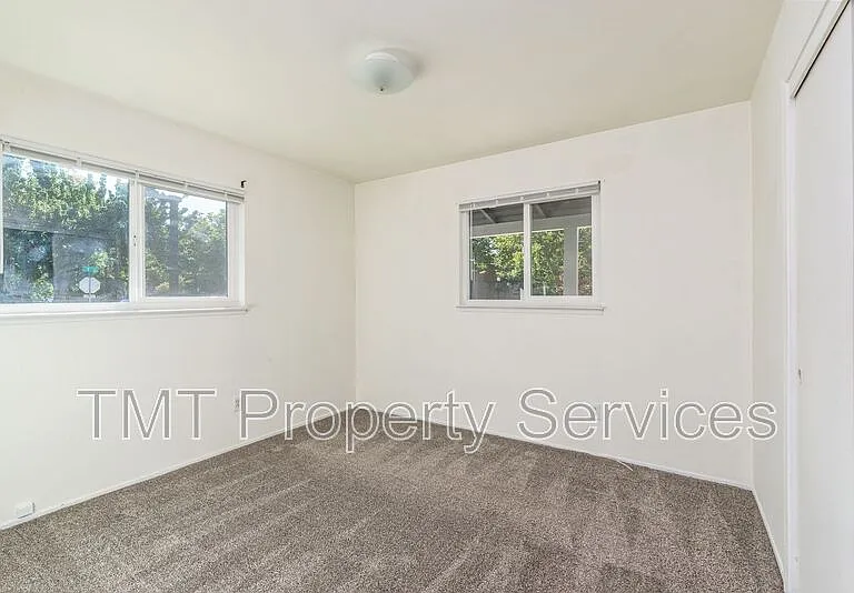 2431 33rd St — Photo 11