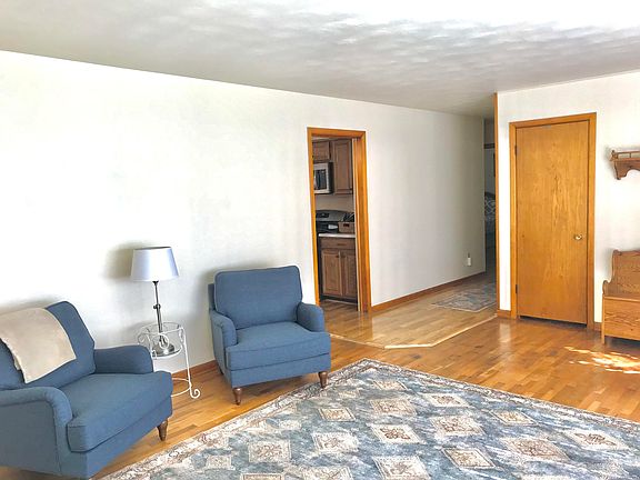 4th image of 305 E Vermont Ave
