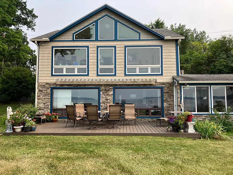 624 Bay Rd — Photo 1