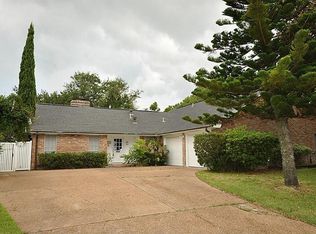 1017 Harbor View Dr, Galveston, TX 77550