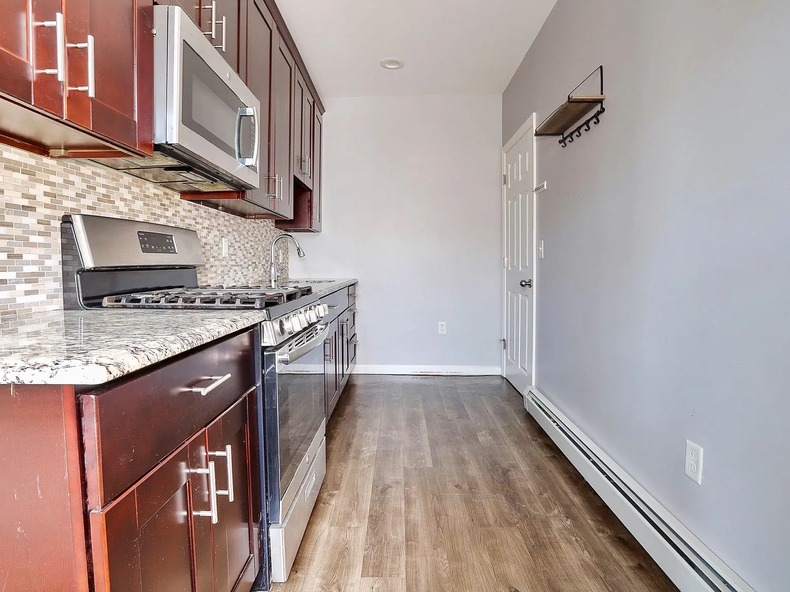1 bed, 1.0 bath, $1,640 — Photo 2