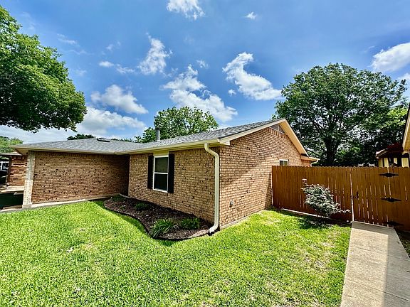 2nd image of 614 Darnel Ln