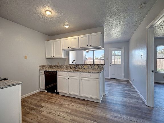 5th image of 3021 Westlake Dr