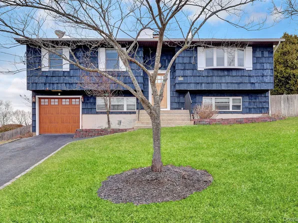 293 Avenue B, Ronkonkoma, NY 11779